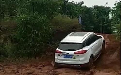 国产越野车爬土坡视频,征服土坡展现卓越性能