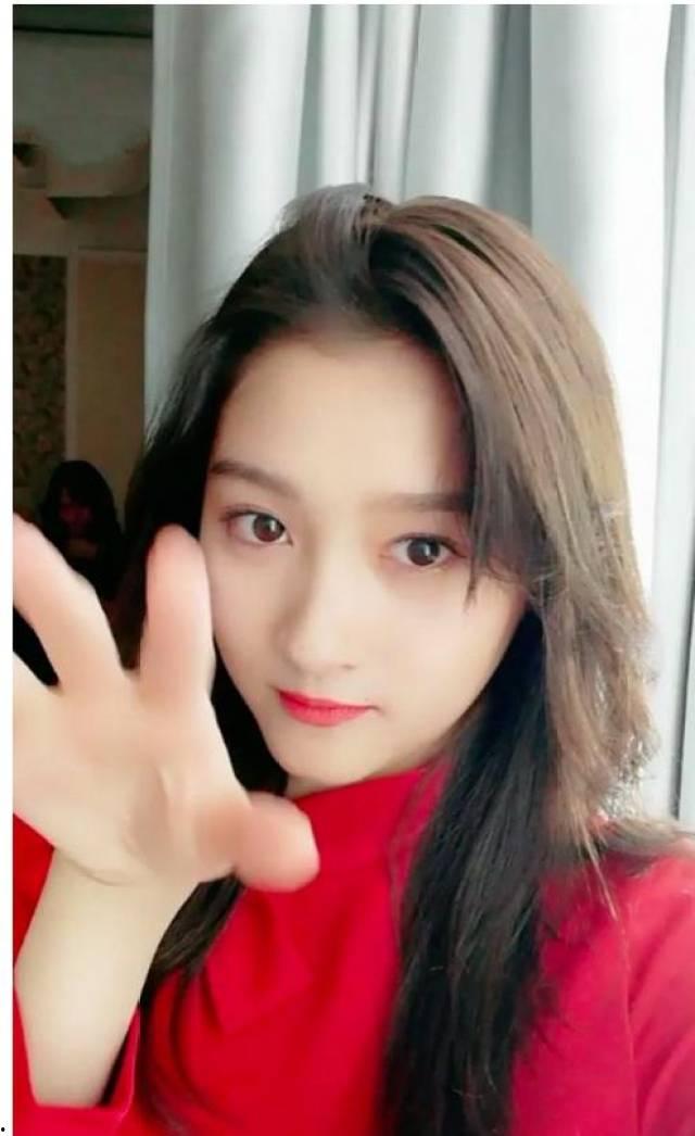 国产收费萝莉自拍视频