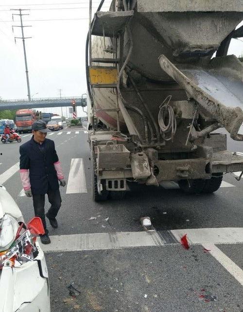 国产汽车卡车追尾测试视频,硬核性能与安全性的真实较量